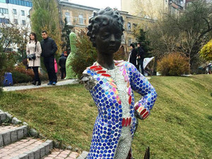 маленький принц на пейзажной аллее