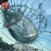 Обломок попал бы в салон, если бы не «бронированная пленка»
