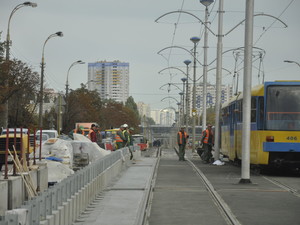 Ремонтники еще работают над путями у станции «Вацлава Гавела»
